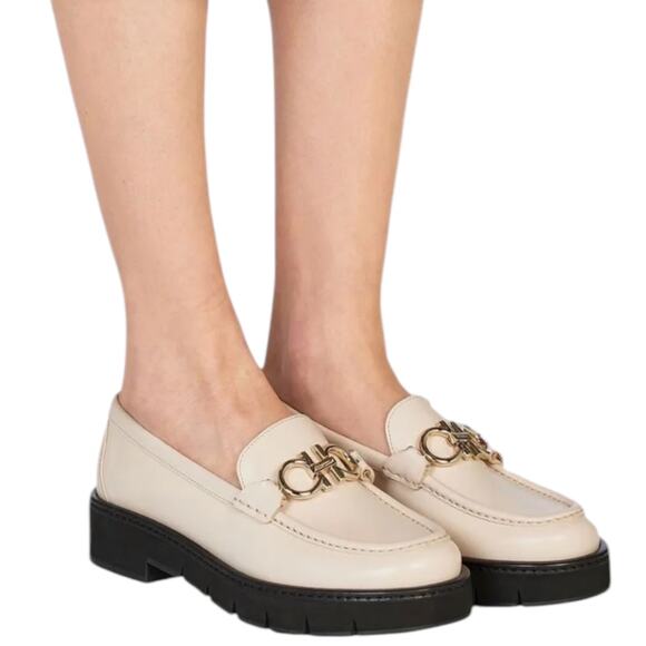 Salvatore Ferragamo Gancini Lug Sole Leather Loafers Beige Size 8.5C - Picture 1 of 16